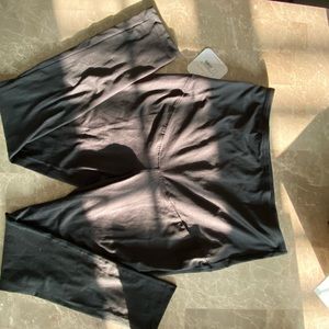 2 Maternity Leggings (Large)